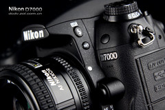 ῵ D7000