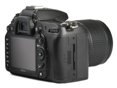 ῵D7000
