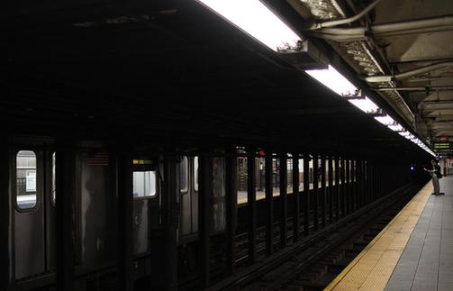 飓风“桑迪”来临，纽约地铁停运。图片来源：路透社