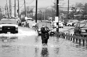 曼哈顿下城大片街道被淹，居民被下令撤离