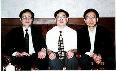 从左到右依次是：陈祖德、王海钧、华以刚 资料图片