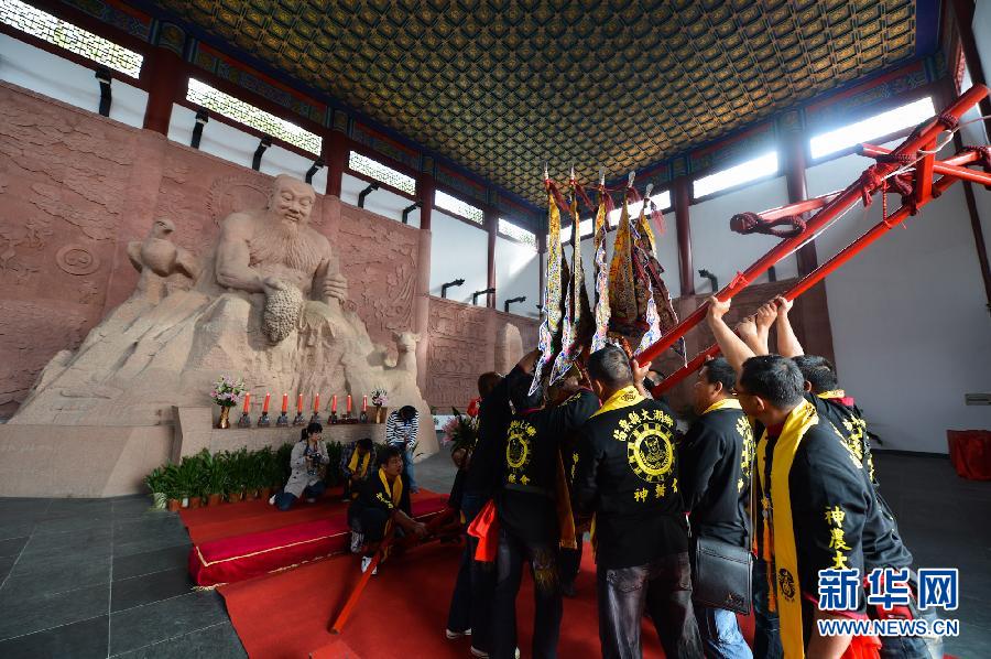 海峡两岸五千同胞共祭炎帝(组图)