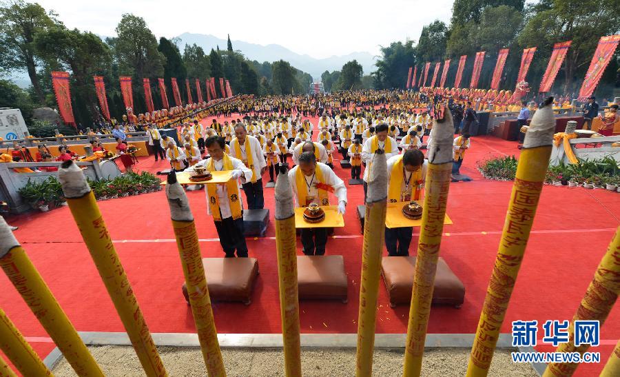 海峡两岸五千同胞共祭炎帝(组图)