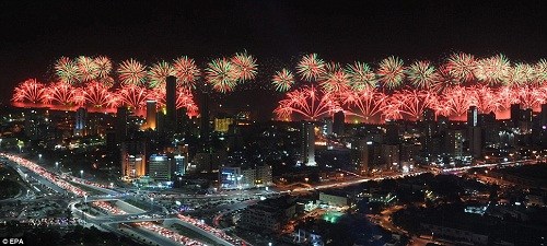 科威特斥资千万英镑，打造了世界上规模最大的烟花表演