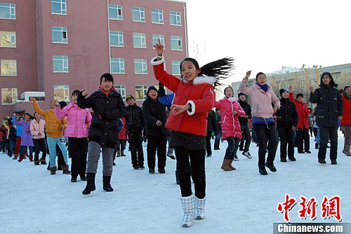 小学生骑马舞图片