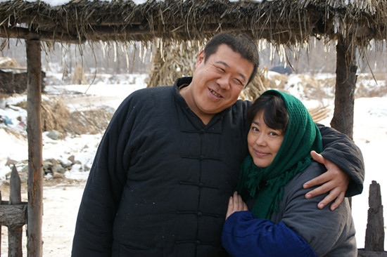 李菁菁老公张金华担任编剧兼导演的电视剧《粘豆包》正在辽宁省本溪市