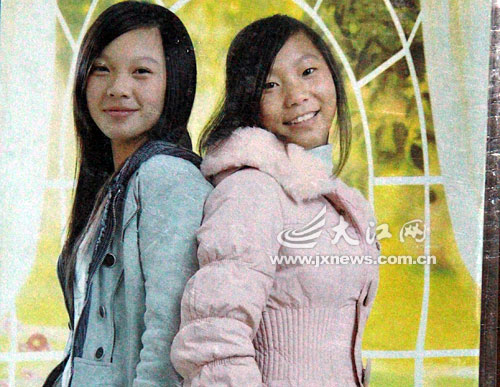 失踪少女方紫娟（左）和金琴