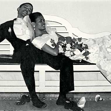 奥巴马和米歇尔的时髦婚纱照。