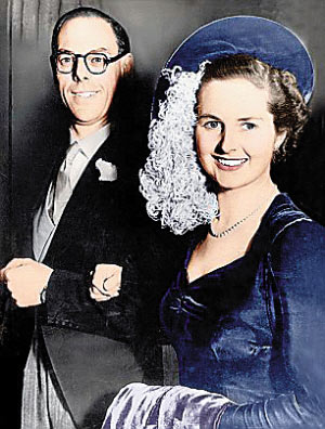 英国前首相、著名女政治家撒切尔夫人结婚照。