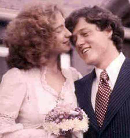 美国前总统克林顿与现任美国国务卿希拉里结婚照。