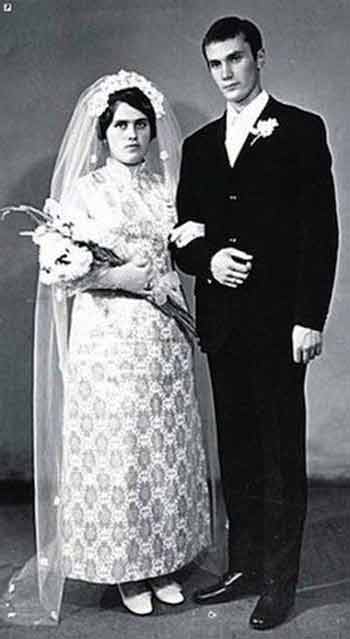 乌克兰总理亚努科维奇与夫人结婚照。
