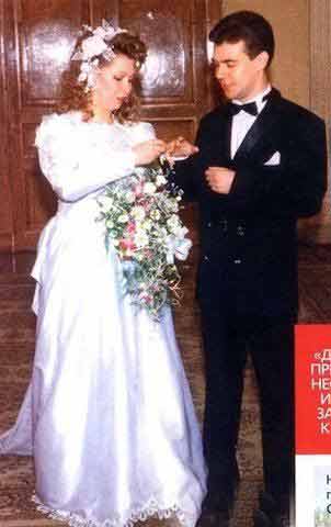 俄罗斯总统梅德韦杰夫结婚照。