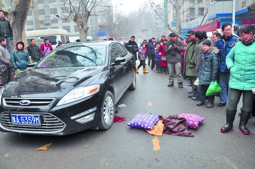 司機開車撞死男童 被誤傳二次碾軋引群毆(圖)