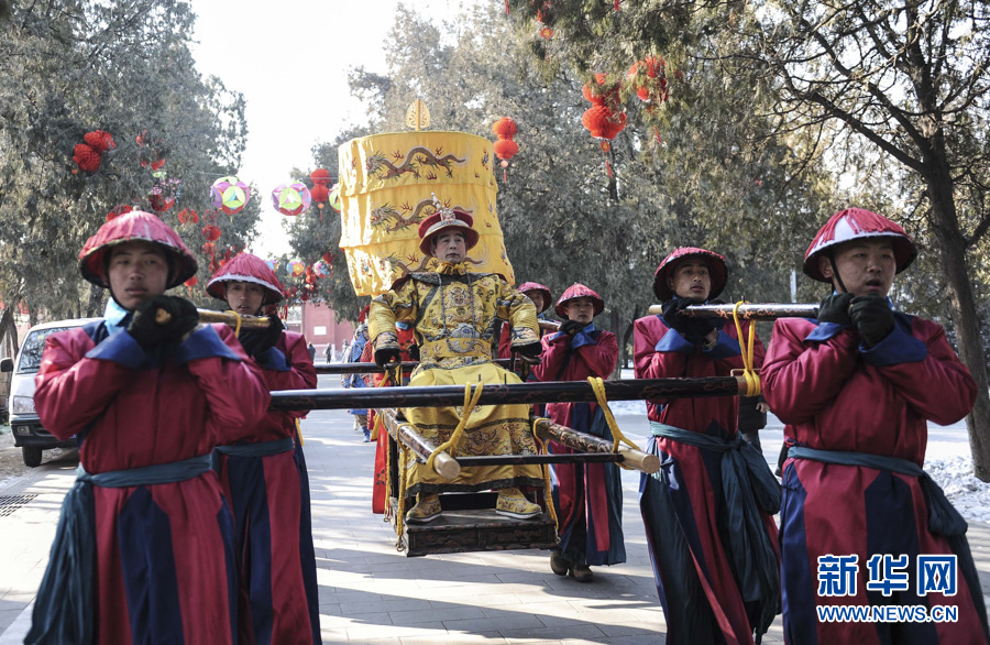 皇帝坐的轿子图片