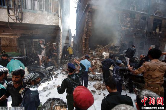 也门军用直升机坠毁至少12人死亡 23人受伤