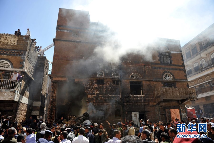 当地时间2013年2月19日，也门萨那，一架军用直升机在首都萨那市中心坠毁，造成至少10人死亡，23人受伤。