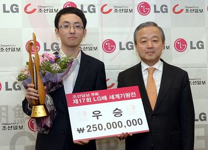 图文：LG杯颁奖现场 时越与颁奖嘉宾合影