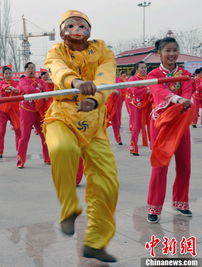 社火迎元宵节:农牧民大跳骑马舞(组图)