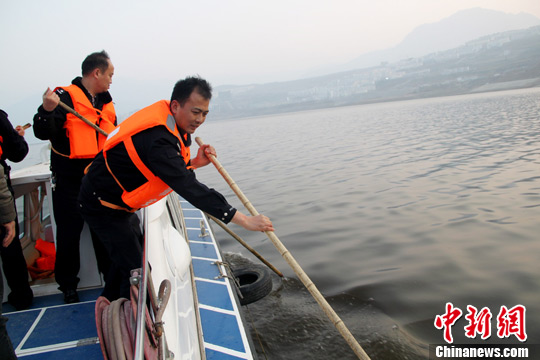 图为搜救中国第一飞人衣瑞龙现场(24日拍摄.中新社发 汉源宣 摄