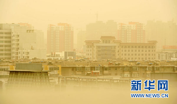 當日,受強冷空氣影響,我國北方多省區出現揚沙或浮塵天氣.