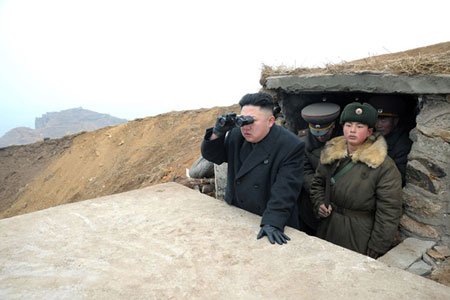 7日，朝鲜最高领导人金正恩视察朝鲜西南前线部队。 （图片来源：朝鲜《劳动新闻》）
