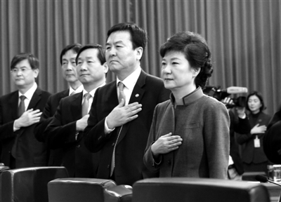 3月11日，韩国首尔，朴槿惠总统举行首次国务会议。