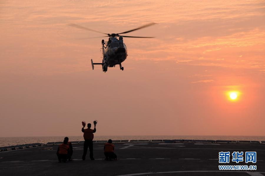 中国海军舰艇编队在远海训练