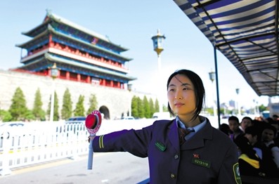 李芳芳 ●公交集团前门站台引导员 我有一个挺平淡但也挺伟大的梦,就是人和人之间的和谐相处。好多人觉得我们司乘人员和乘客有天生的矛盾,我希望用自己的实际行动感召大家,重建人和人之间的最基础的信任。