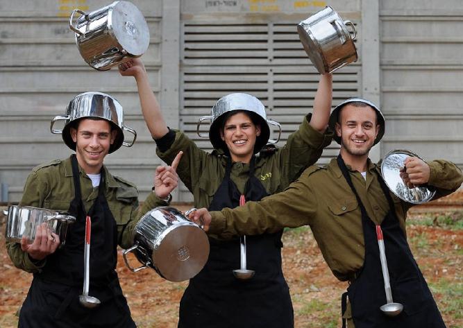 以色列：高考后先服兵役后全球旅游