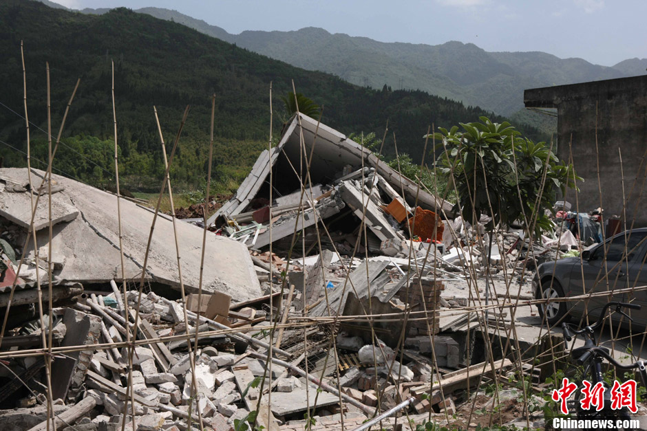 四川雅安芦山县7.0级地震灾情回顾(组图)