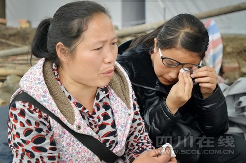 駱虹宇是媽媽的乖乖女,提起要遠去成都讀書,母女倆都忍不住哭了