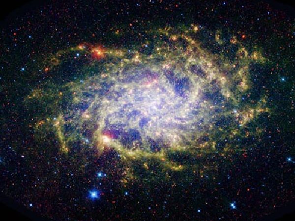 美国宇航局"星系进化探测器"拍摄到ngc 3242行星状星云附近的这幅