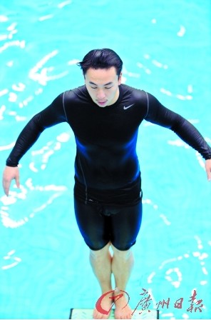 释小龙助理在泳池溺水身亡 跳水节目应该被叫停