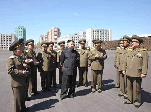 5月1日，金正恩视察朝鲜人民保安部。