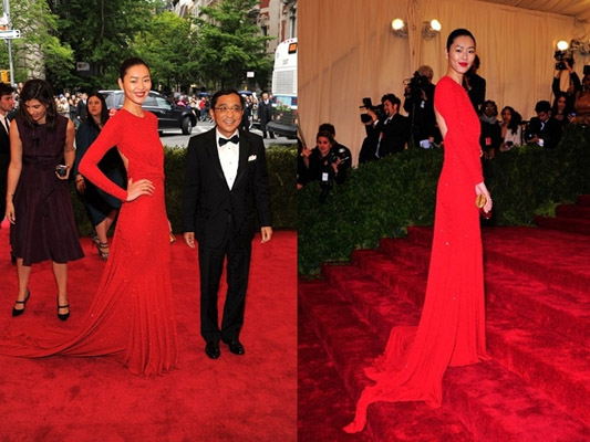  2012年Met Ball 刘雯身穿Michael Kors红色露背礼服 