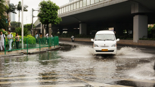 廈門連夜暴雨 多個路段嚴重積水(組圖)