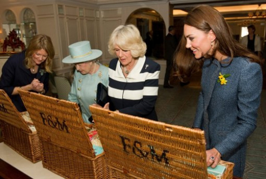 ӢŮɯ׶ֶ˿ӢһιFortnum and Masonٻ̵ꡣ