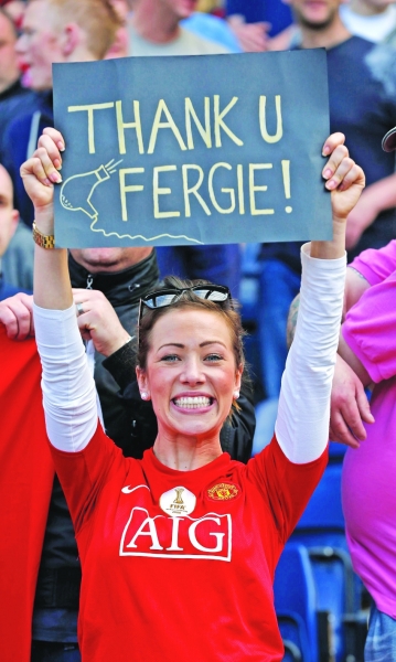 女球迷打出感谢弗格森的标语。