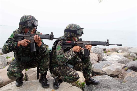 资料图:台湾海军陆战队士兵警戒