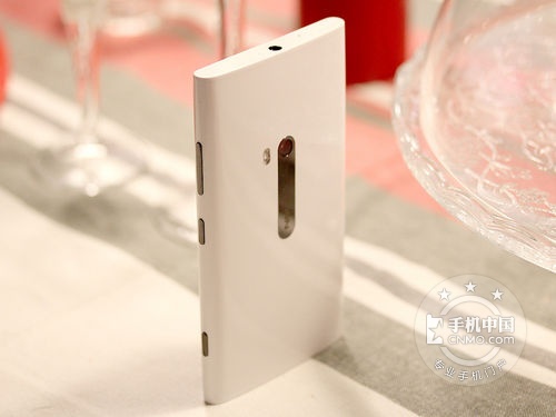 最强WP8利器 行货Lumia 920仅售2699元 