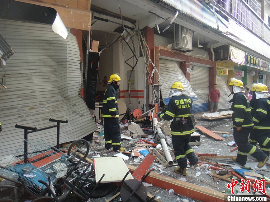 福州一家餐饮店发生燃气爆炸致1死2伤组图