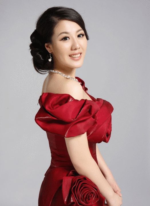 王喆女歌手图片