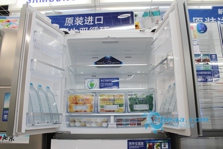 三星RF425NQMA1J冰箱冷藏室