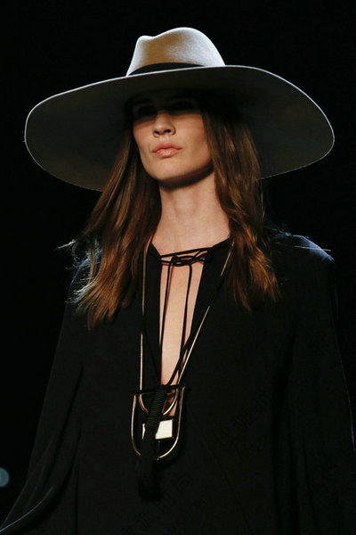 Saint Laurent  (2)