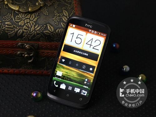 HTC 新渴望V(T328w)正面图片