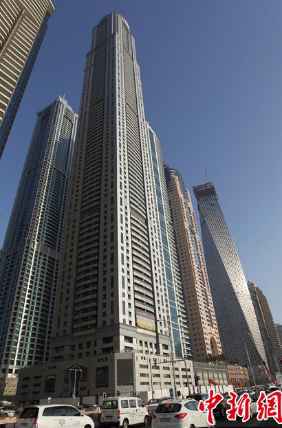 【组图】迪拜最高住宅楼电梯故障 富豪攀爬97楼回家(组图)