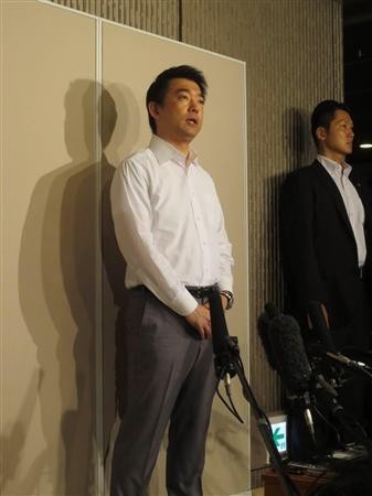 桥下彻6月19日上午在大阪市举行记者会。