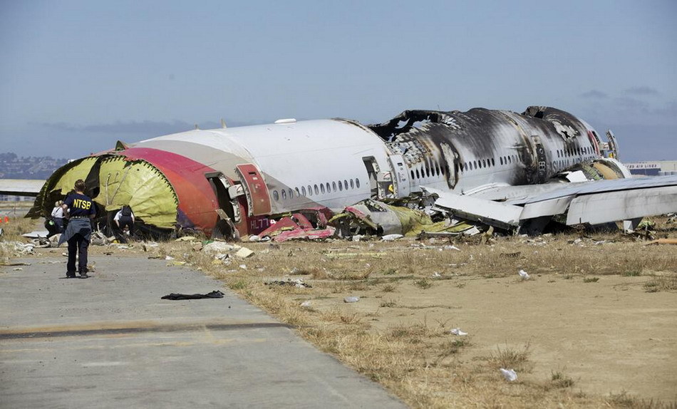 韩亚航空坠毁客机内部照片曝光一片狼藉组图