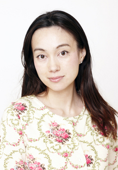 再现》)中女鬼冤灵贞子的扮演者佐伯日菜子于2002年结婚并育有两女