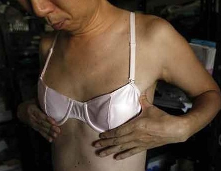 日本“男士胸罩”风靡 高仿假肌肉一秒变猛男
